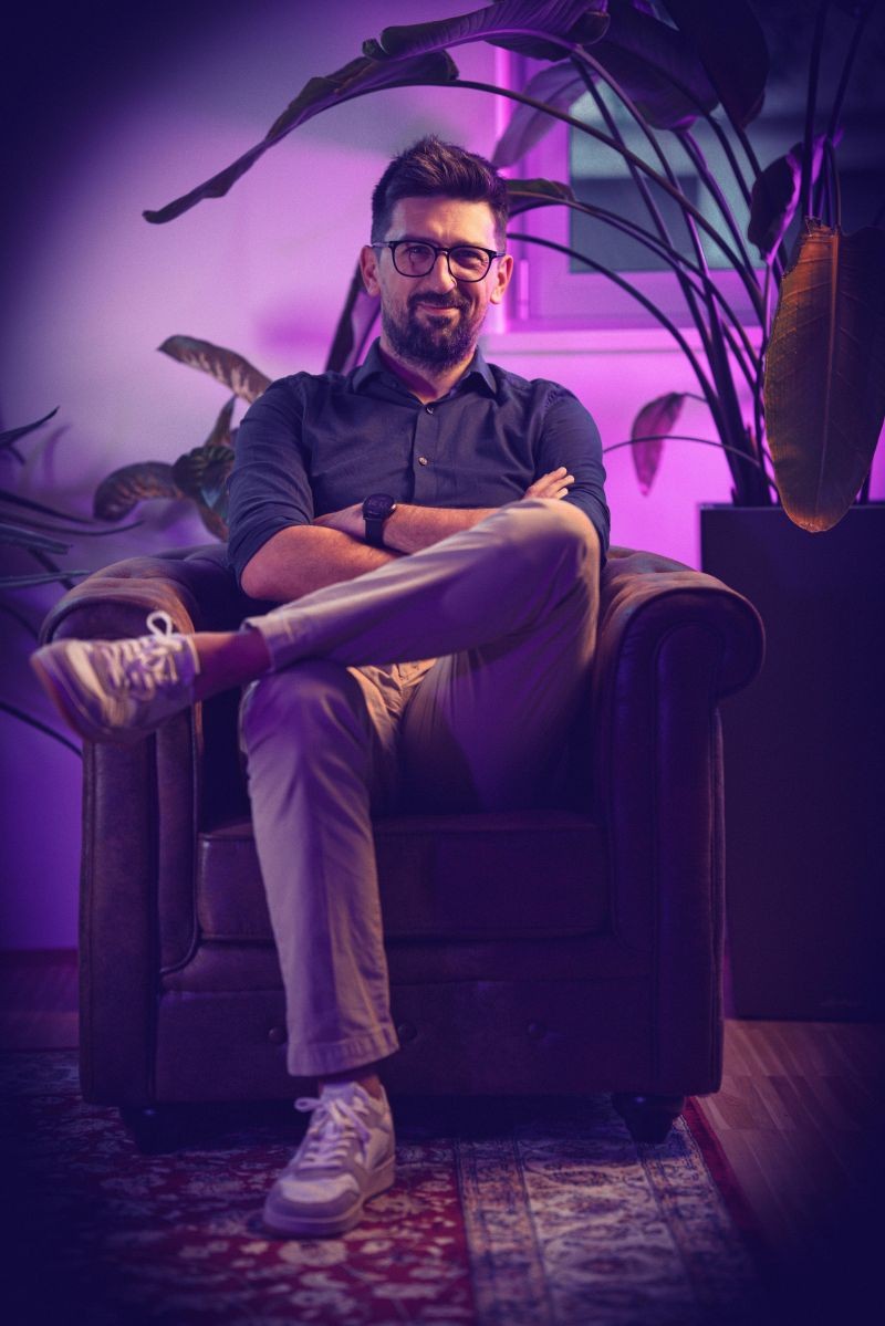 Marco Paolucci al lavoro con un team aziendale